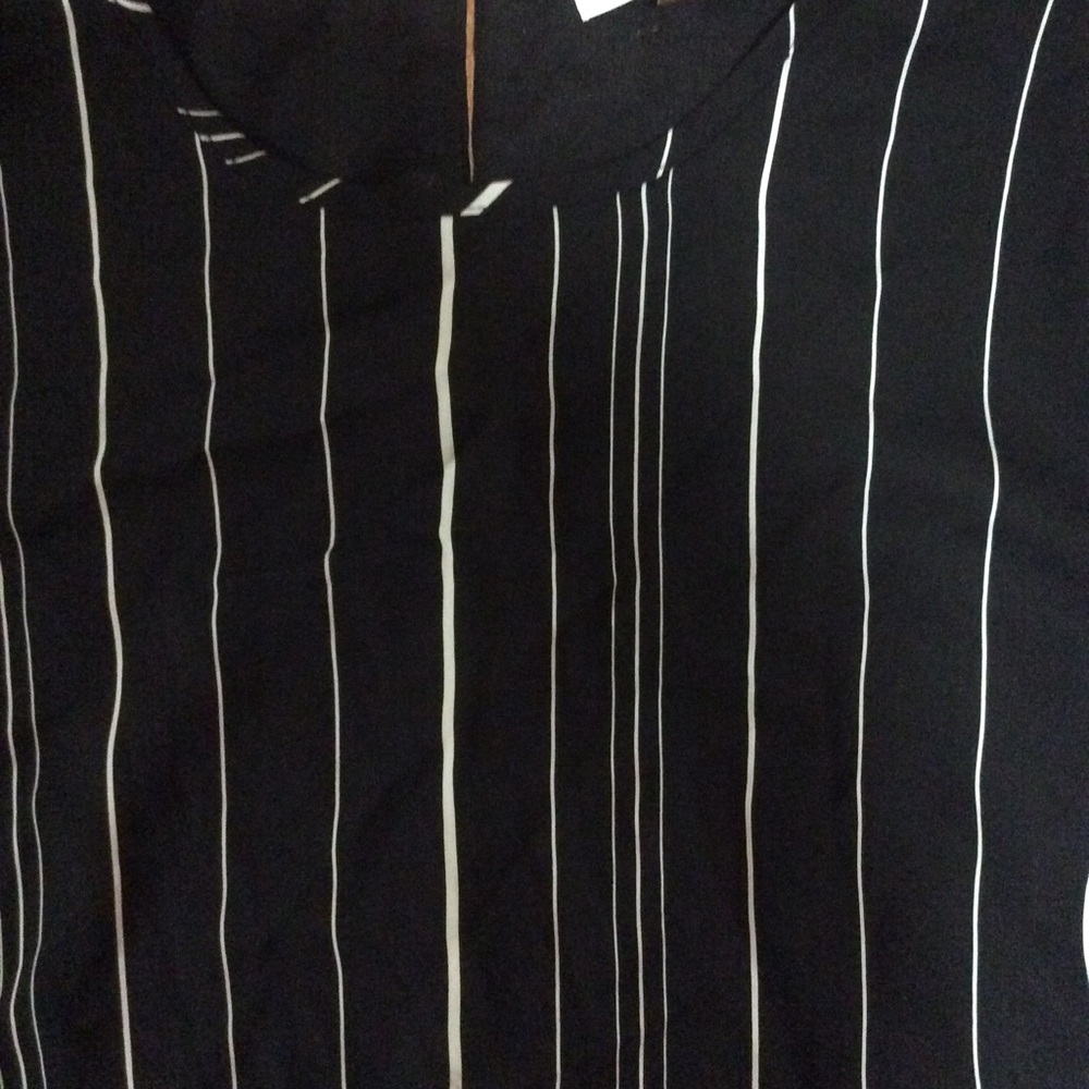 💜BOGO SALE💜 Calvin Klein top - Picture 3 of 3